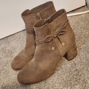Elegant Taupe Suede Heeled Boots